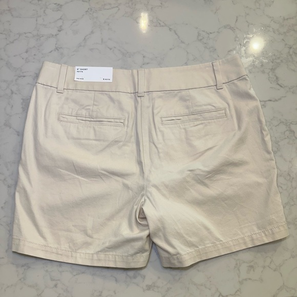 NWT LOFT 6” Khaki Shorts Mid Rise Size 6 Petite - Picture 2 of 3